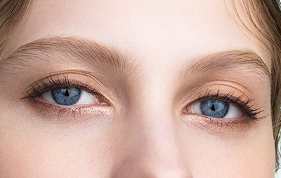 目元アップ写真